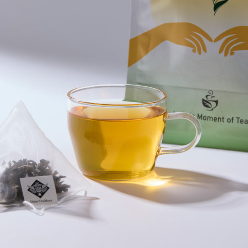 White Peach Oolong Tea bags with brewed oolong tea – Shine Tea Meet